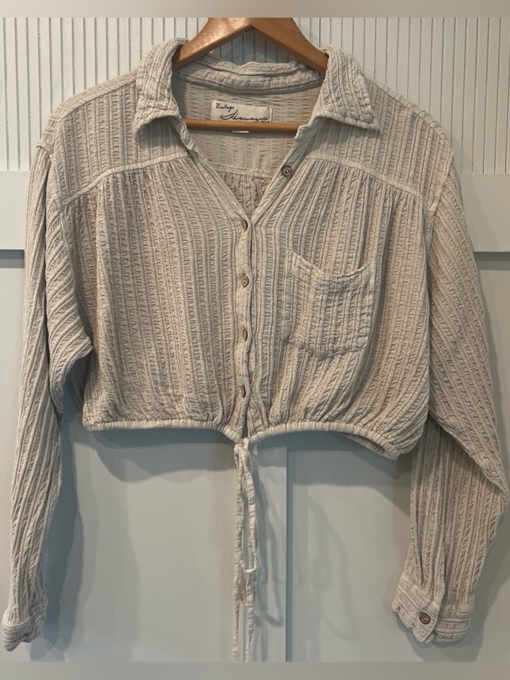 Vintage Havana Cream Cropped Button-Down Tie-Hem Shirt